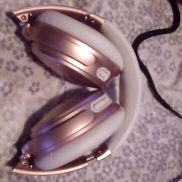 Bose noise cancelling headphones - Picture 3 of 4